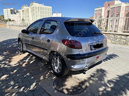 Orjinal Parça Peugeot 206 Stop Lambası Sağ yolcu tarafı Sık çizgili desen markası Magnetti Marelli orjinal markadır