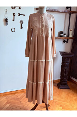 Yarım Pat Nakışlı ve Dantelli Örme Elbise 2407 NAVRA |