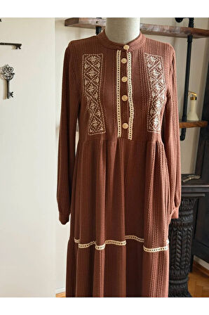 Yarım Pat Nakışlı ve Dantelli Örme Elbise 2407 NAVRA |