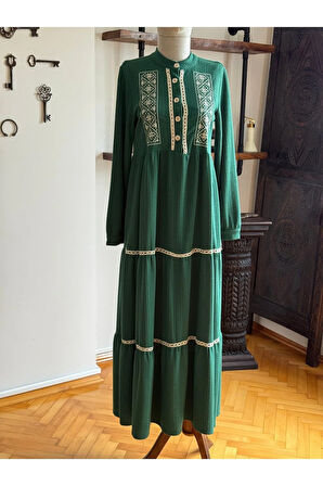 Yarım Pat Nakışlı ve Dantelli Örme Elbise 2407 NAVRA |