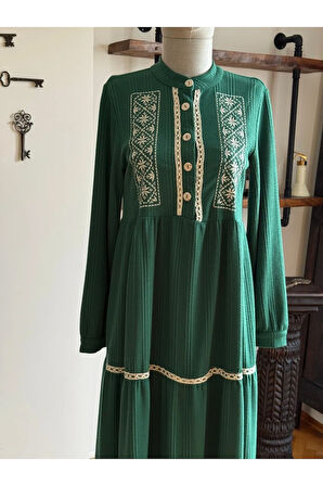 Yarım Pat Nakışlı ve Dantelli Örme Elbise 2407 NAVRA |