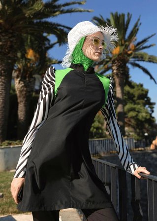 Mayovera Siyah Beyaz  Kollar Siyah Kapalı Tesettür Tasarım Mayo
