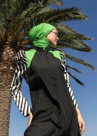 Mayovera Siyah Beyaz  Kollar Siyah Kapalı Tesettür Tasarım Mayo