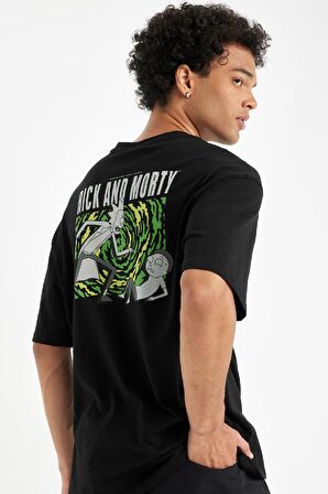 DeFacto Rick and Morty Boxy Fit Bisiklet Yaka Pamuklu Sırt Baskılı Kısa Kollu Tişört C6511AX24AUBK81