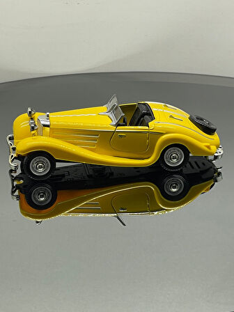 Eski Clasik Model Işıklı Sesli 1.36 Ölçek Oyuncak araba