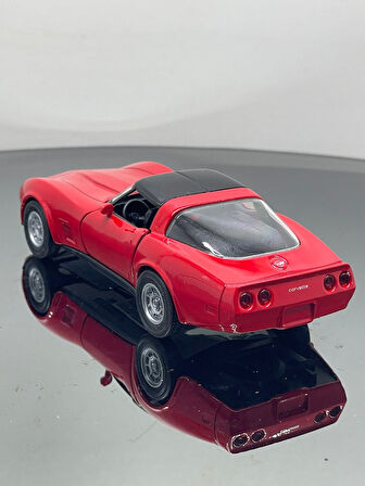 1.36 Ölçek Chevrolet Corvette 1982 Model Oyuncak Araba