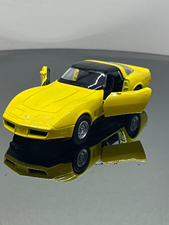 1.36 Ölçek Chevrolet Corvette 1982 Model Oyuncak Araba