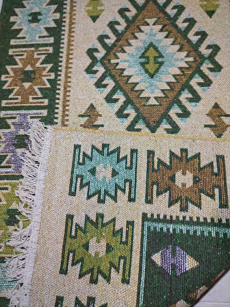 Makine Dokuma Uşak Kilimi, Püsküllü, Çift taraflı