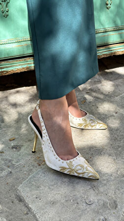 Firuze Nakış Detaylı Topuklu Ayakkabı