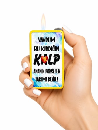 Karakter Yazılı Aynalı Metal Gaz Dolumlu Çakmak – Dekoratif Baskılı Şık Tasarım