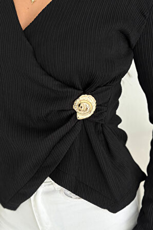 Kadın Kraveze Tokalı Bluz – Vücuda Oturan & Altın Detaylı