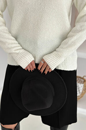 Kadın Kalpli Kalın Triko Kazak – Oversize & Minimal Romantik Stil