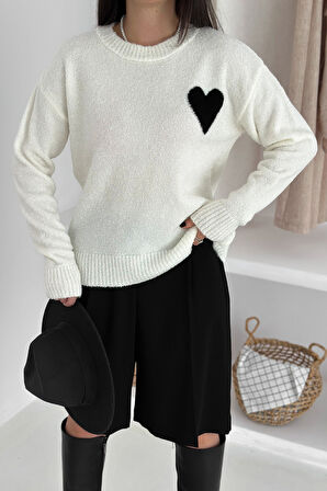 Kadın Kalpli Kalın Triko Kazak – Oversize & Minimal Romantik Stil