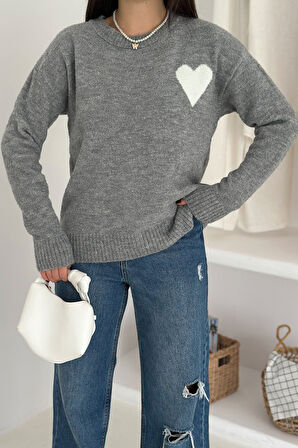 Kadın Kalpli Kalın Triko Kazak – Oversize & Minimal Romantik Stil