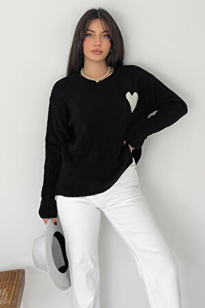 Kadın Kalpli Kalın Triko Kazak – Oversize & Minimal Romantik Stil
