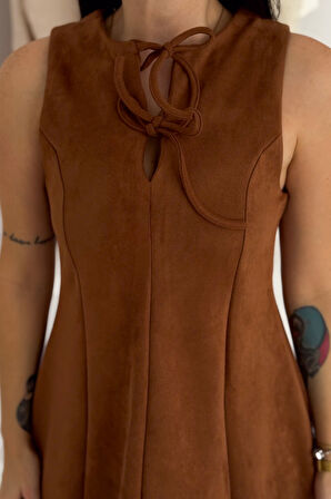 Kadın Bağlama Detaylı Süet Elbise – Retro & Zarif Dokunuş