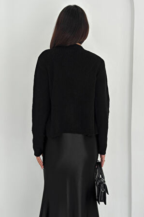 Kadın Örgü Crop Top & Hırka Takımı – Yumuşak & Minimal Stil