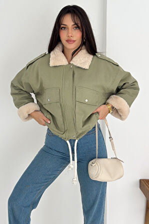 Kadın Peluş Detaylı Fermuarlı Mont – Sıcak & Şehirli Stil