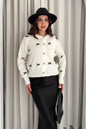 Kadın Fiyonk Desenli Düğmeli Hırka – Zarif & Oyuncu Stil