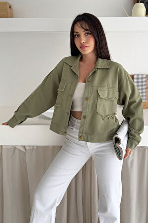 Kadın Yırtık Detaylı Crop Ceket – Dinamik & Sokak Stili