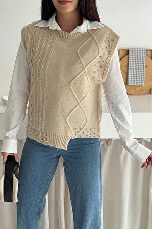 Kadın Asimetrik Örgü Süveter – Dokulu & Zamansız Stil