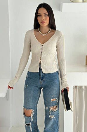 Kadın Düğme Detaylı Fit Triko Bluz – Zarif & Modern Stil