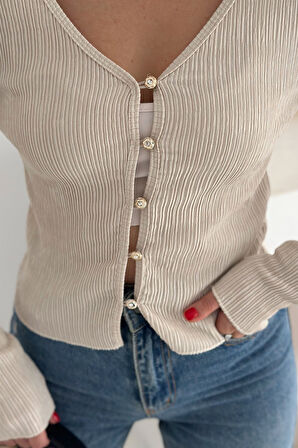 Kadın Düğme Detaylı Fit Triko Bluz – Zarif & Modern Stil