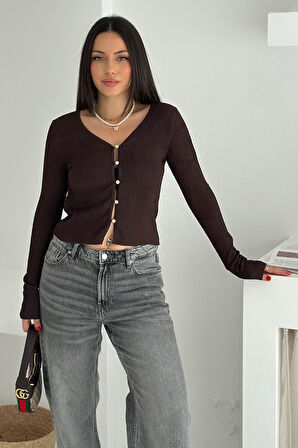 Kadın Düğme Detaylı Fit Triko Bluz – Zarif & Modern Stil