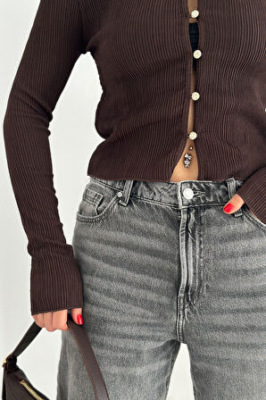 Kadın Düğme Detaylı Fit Triko Bluz – Zarif & Modern Stil