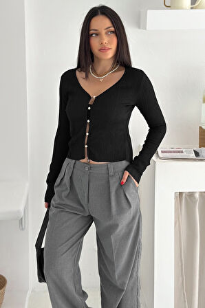 Kadın Düğme Detaylı Fit Triko Bluz – Zarif & Modern Stil