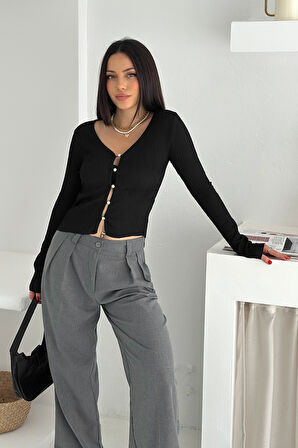 Kadın Düğme Detaylı Fit Triko Bluz – Zarif & Modern Stil