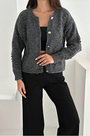 Kadın Düğmeli Dokulu Triko Hırka – Zamansız & Şehirli Stil