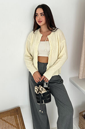 Kadın Fiyonk Detaylı Dokulu Triko – Yaratıcı & Şehirli Stil