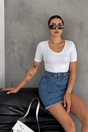 Kadın Geniş Yaka Fit Crop Body – Sade & Güçlü Stil