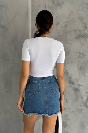 Kadın Geniş Yaka Fit Crop Body – Sade & Güçlü Stil