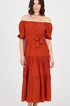 Omzu ve Beli Lastikli Kat Detaylı Midi Boy Elbise