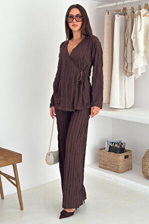 Kadın Kahverengi Bağlamalı Takım – Sofistike & Yapılandırılmış Stil