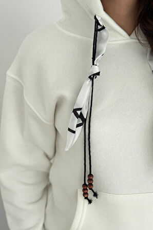 Kadın Fular Detaylı Kapüşonlu Sweatshirt – Casual Charm