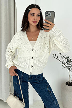 Kadın V Yaka Düğmeli Triko Hırka – Textured Grace