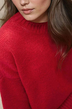 Kadın Oversize Triko Kazak – Rahat & Şehirli Stil