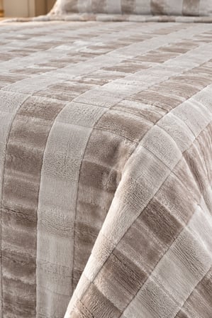 Bella Home Henna Çift Kişilik Yatak Örtüsü | 240x260 cm | Peluş Dokulu, Yumuşak, Zarif ve Modern Tasarım