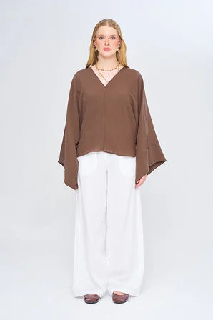 Kadın Asimetrik Kesim V Yaka Düz Renk Dökümlü Bluz