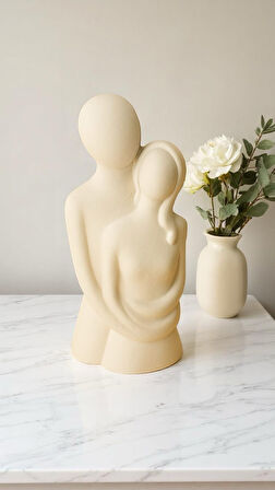 Sarılan Çift Figürlü El Yapımı Dekoratif Obje – Romantik ve Anlamlı Tasarım (10 x 5 cm)