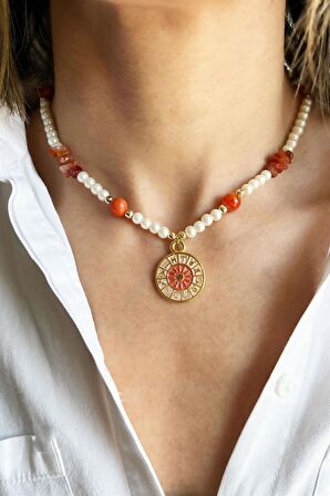 Doğal Akik ve Kırık Taşlı Burç Madalyon Detaylı İncili Kolye