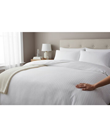 Nivora Çizgili Pamuk Saten Nevresim Takımı | Çift Kişilik Premium | 83 Tel Otel Serisi | King Size 220x230