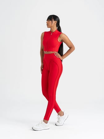 Kırmızı Dikişle Modellenmiş Spor Tayt