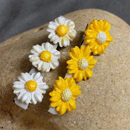 Uretti - Hülya 6683 5848 El Yapımı Polimer Kil Beyaz Ve Sarı Papatya Çiçeği Tasarımlı 2'li Yan Saç Tokası / 6,5 Cm