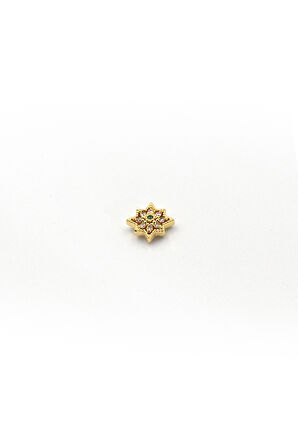 Yeşil Taşlı Yıldız Tragus & Helix Piercing – Parlak Detaylı, Anti Alerjik, Kararma Yapmaz