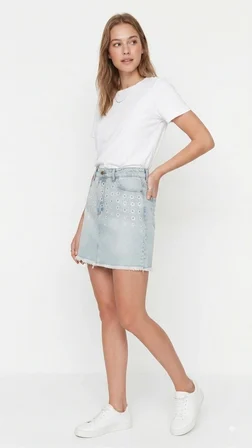 Kısa Kot Etek Denim Kuş Gözü Detaylı 5 Cepli Püsküllü