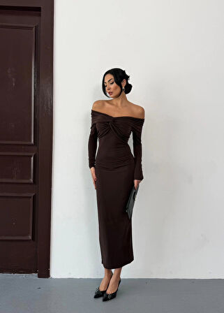 Kadın Kahverengi Madonna Yaka Düğümlü Uzun Kollu Midi Boy Elbise